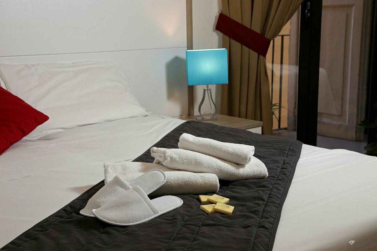 Caravaggio Hotel เนเปิลส์ ภายนอก รูปภาพ